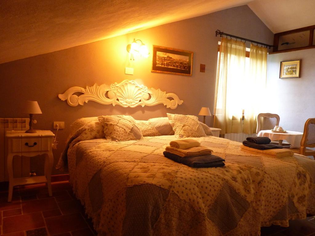 B&B The Roses Garden Millesimo Szoba fotó